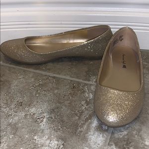 American Eagle, flats